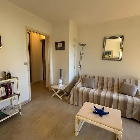 Apartament Charming With Garden In Antibes Juan-les-Pins