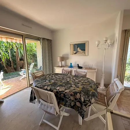 Charming With Garden In Apartment