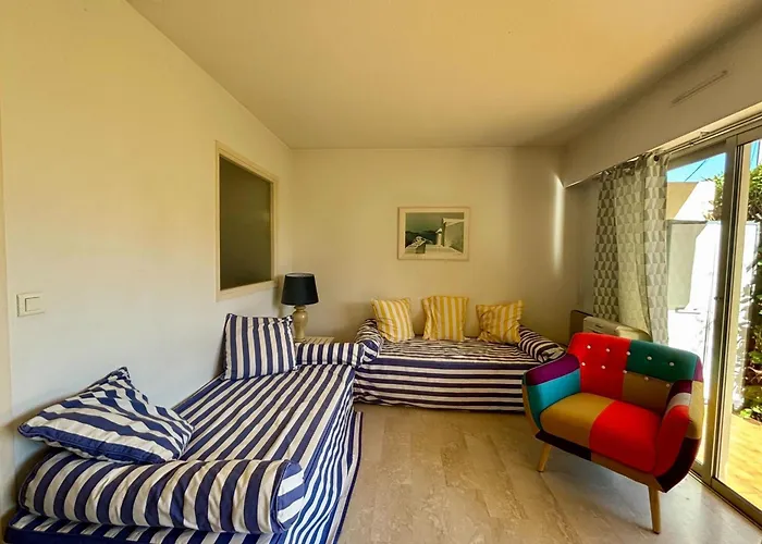 Charming With Garden In Apartment *