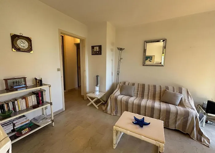 Apartment Charming With Garden In Antibes