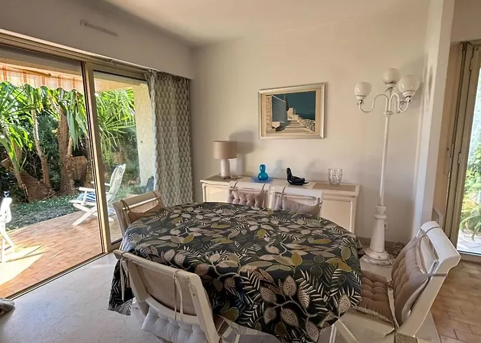 Charming With Garden In Apartment