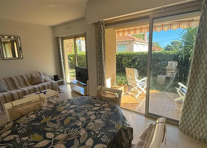 Charming With Garden In Apartment Antibes